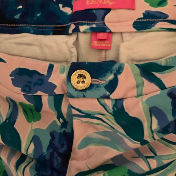 Lilly Pulitzer Scalloped Floral Shorts - Picture 5 of 12